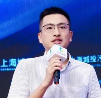 李伟